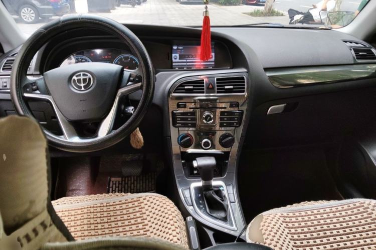 Used Brilliance V5 2012 1.5T Automatic Two-Wheel Drive Sport Version Center Console