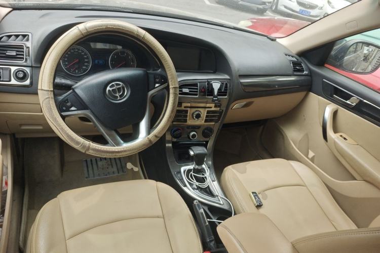 Used Brilliance V5 2012 1.6L Automatic Luxury Version Center Console