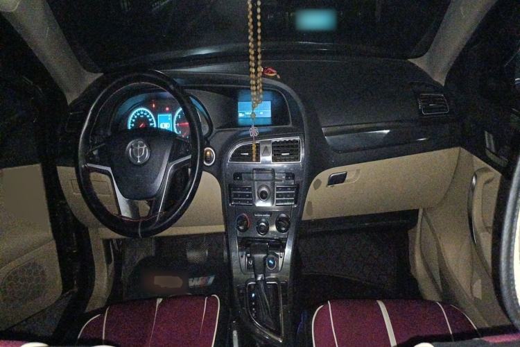 Used Brilliance V5 2012 1.6L Automatic Luxury Version Center Console