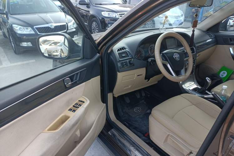 Used Brilliance V5 2012 1.5T Manual Two-Wheel Drive Luxury Version Driver Seat