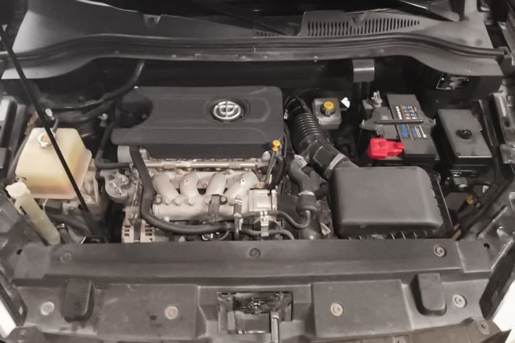 Used Brilliance V5 2012 1.5T Automatic Two-Wheel Drive Luxury Version Engine Bay