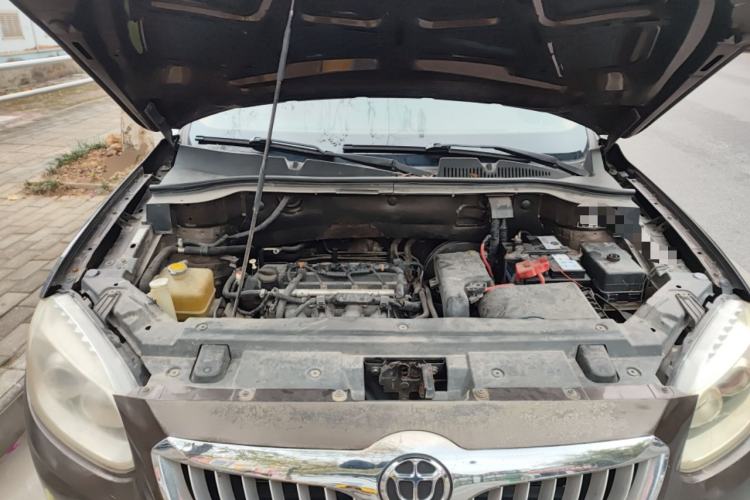 Used Brilliance V5 2012 1.6L Automatic Comfort Edition Engine Bay