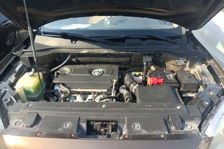 Used Brilliance V5 2012 1.5T Manual Two-Wheel Drive Luxury Version Engine Bay