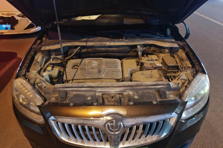 Used Brilliance V5 2012 1.6L Automatic Comfort Edition Engine Bay