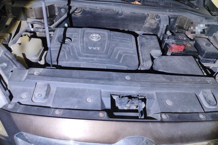 Used Brilliance V5 2012 1.6L Automatic Luxury Version Engine Bay