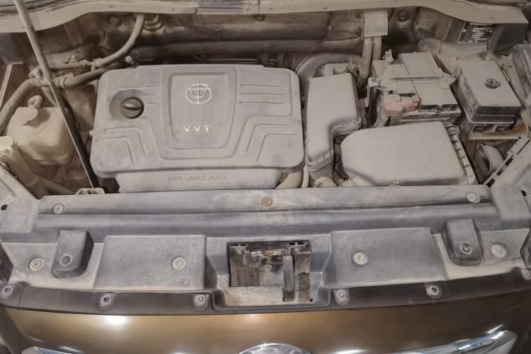 Used Brilliance V5 2012 1.6L Automatic Comfort Edition Engine Bay
