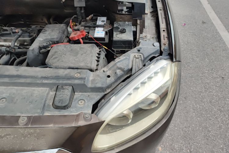Used Brilliance V5 2012 1.6L Automatic Comfort Edition Engine Bay Left