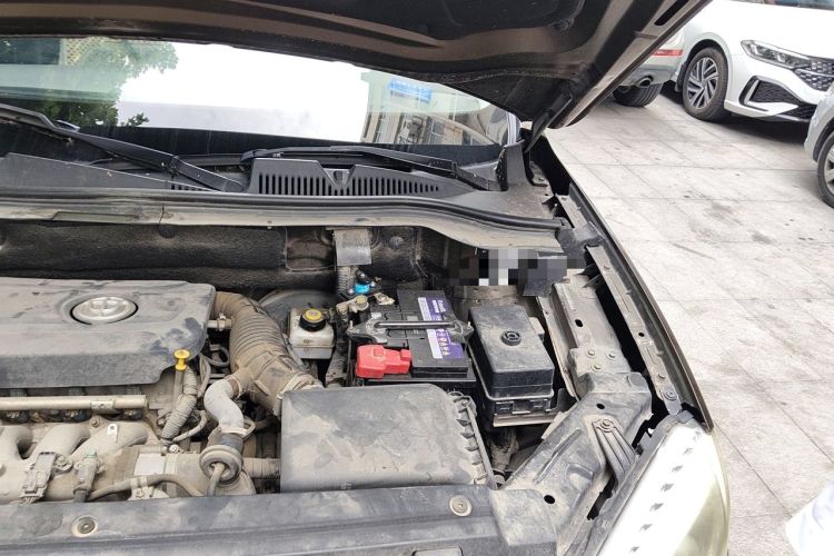 Used Brilliance V5 2012 1.5T Automatic Two-Wheel Drive Sport Version Engine Bay Left