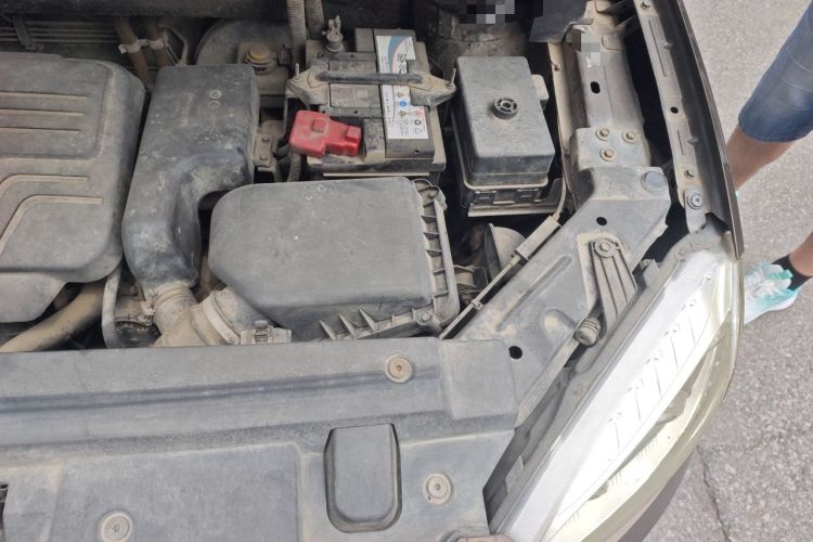 Used Brilliance V5 2012 1.6L Automatic Luxury Version Engine Bay Left