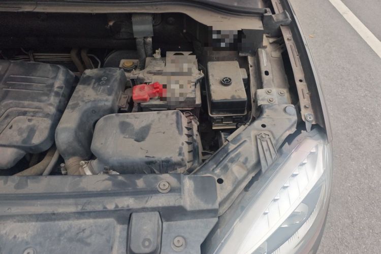 Used Brilliance V5 2012 1.6L Automatic Luxury Version Engine Bay Left