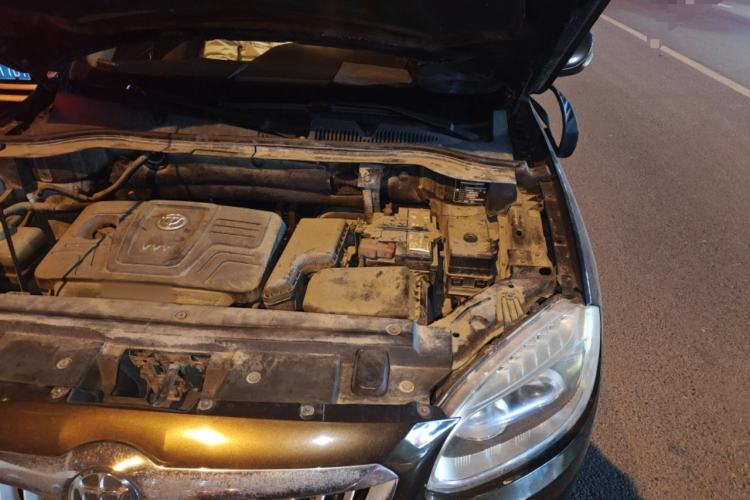 Used Brilliance V5 2012 1.6L Automatic Comfort Edition Engine Bay Left