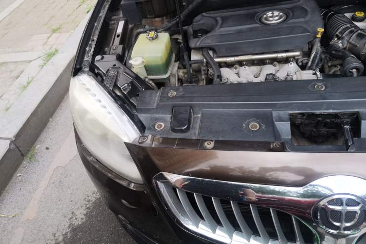 Used Brilliance V5 2012 1.5T Automatic Two-Wheel Drive Sport Version Engine Bay Right