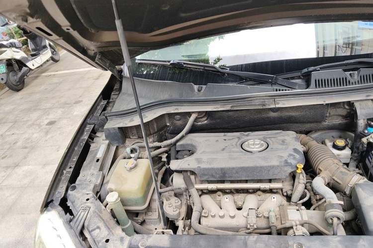 Used Brilliance V5 2012 1.5T Automatic Two-Wheel Drive Sport Version Engine Bay Right