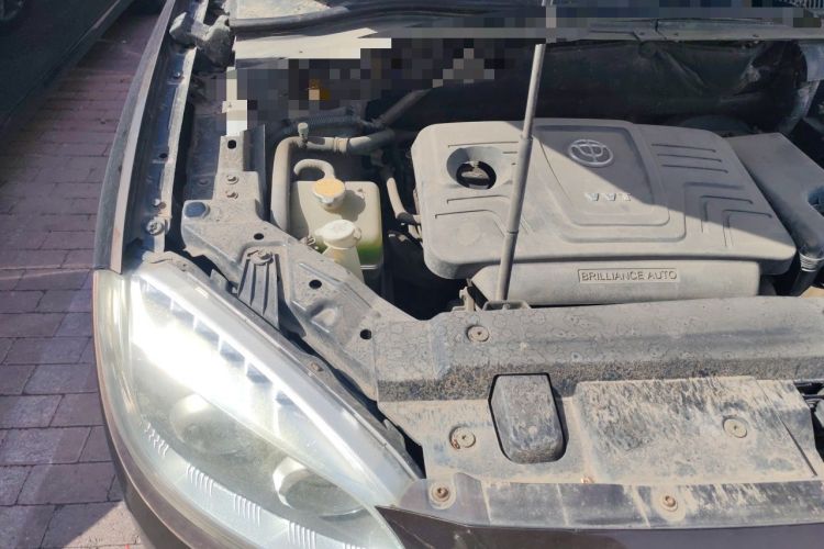 Used Brilliance V5 2012 1.6L Automatic Comfort Edition Engine Bay Right
