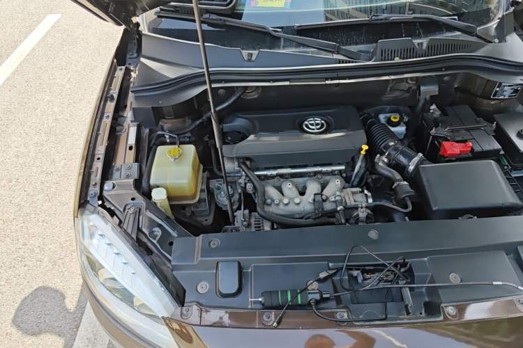 Used Brilliance V5 2012 1.5T Automatic Two-Wheel Drive Sport Version Engine Bay Right