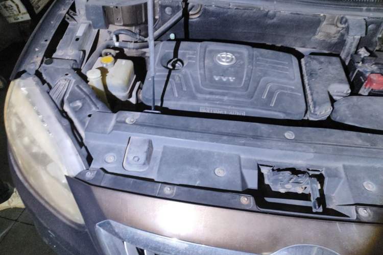 Used Brilliance V5 2012 1.6L Automatic Luxury Version Engine Bay Right