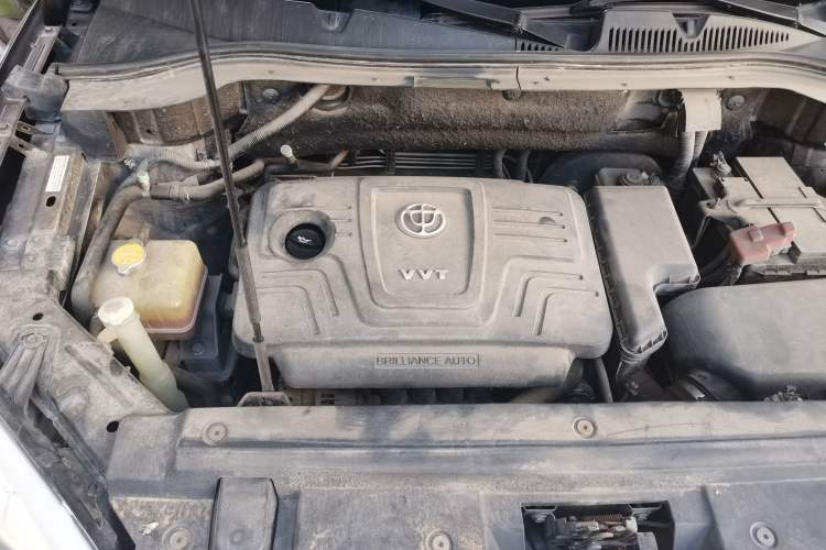 Used Brilliance V5 2012 1.6L Automatic Luxury Version Engine Bay Right