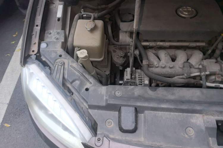 Used Brilliance V5 2012 1.5T Automatic Two-Wheel Drive Sport Version Engine Bay Right