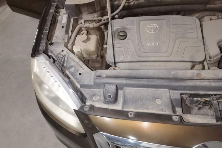 Used Brilliance V5 2012 1.6L Automatic Comfort Edition Engine Bay Right