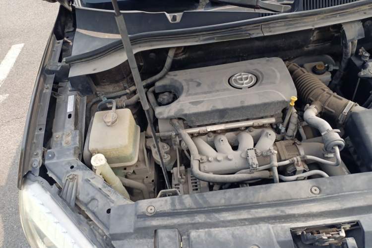 Used Brilliance V5 2012 1.5T Automatic Two-Wheel Drive Luxury Version Engine Bay Right