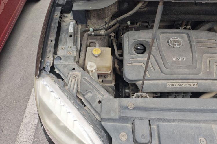 Used Brilliance V5 2012 1.6L Automatic Luxury Version Engine Bay Right
