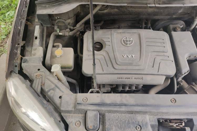 Used Brilliance V5 2012 1.6L Automatic Luxury Version Engine Bay Right