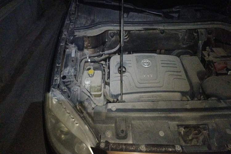 Used Brilliance V5 2012 1.6L Automatic Luxury Version Engine Bay Right
