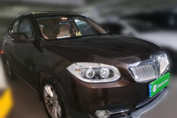 Used Brilliance V5 2012 1.6L Automatic Luxury Version Front Right 45 Deg