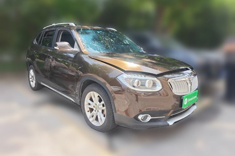 Used Brilliance V5 2012 1.5T Automatic Two-Wheel Drive Sport Version Front Right 45 Deg