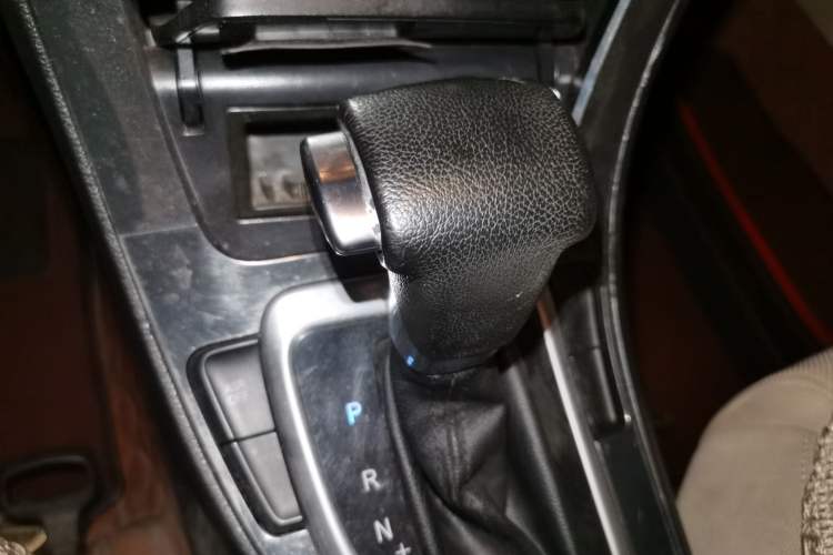 Used Brilliance V5 2012 1.6L Automatic Luxury Version Gear Lever