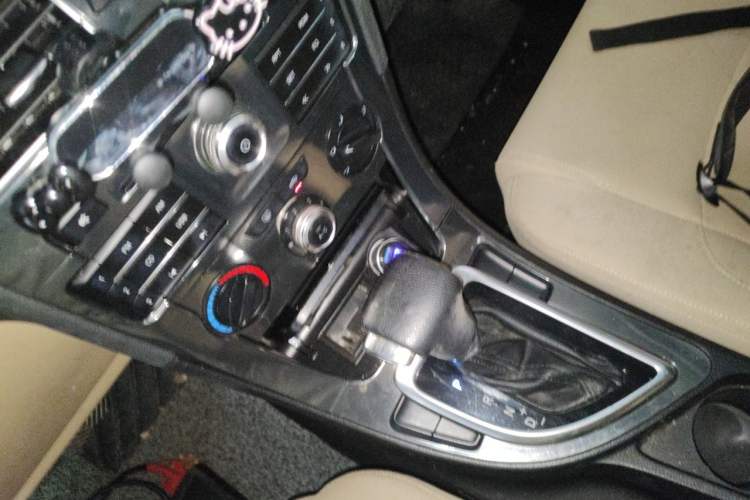 Used Brilliance V5 2012 1.6L Automatic Luxury Version Gear Lever
