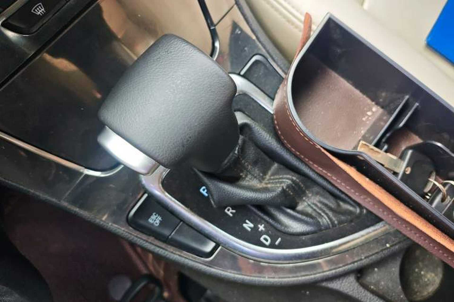 Used Brilliance V5 2012 1.5T Automatic Two-Wheel Drive Luxury Version Gear Lever