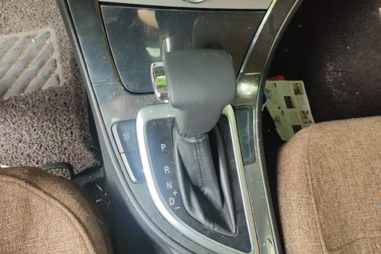 Used Brilliance V5 2012 1.6L Automatic Luxury Version Gear Lever
