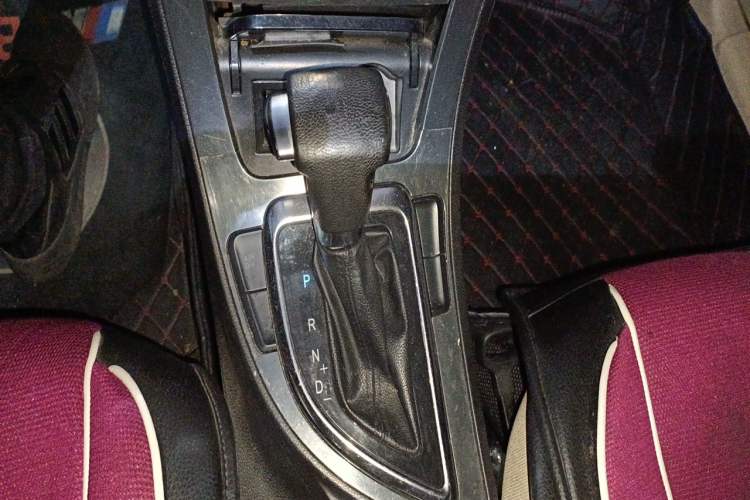 Used Brilliance V5 2012 1.6L Automatic Luxury Version Gear Lever