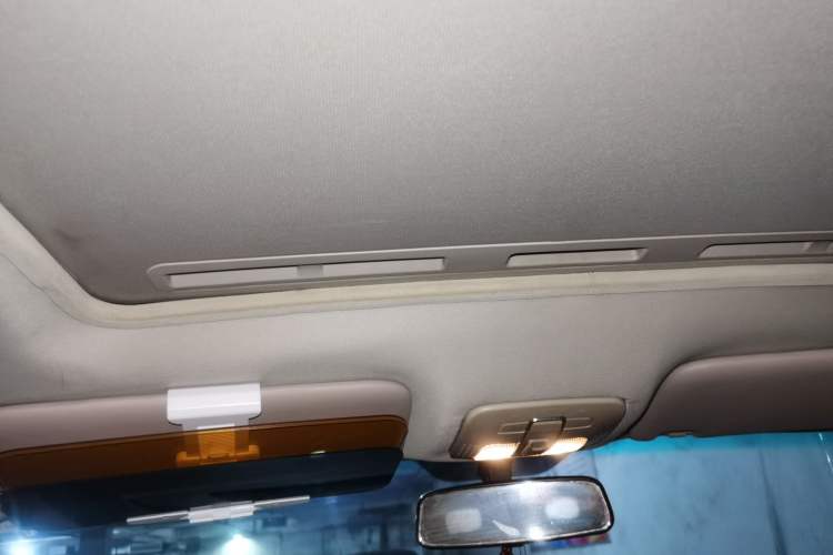 Used Brilliance V5 2012 1.6L Automatic Luxury Version Headliner