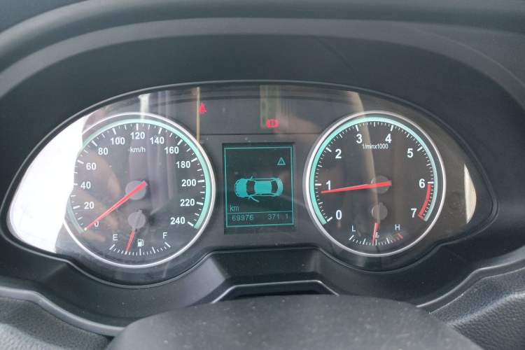 Used Brilliance V5 2012 1.5T Manual Two-Wheel Drive Luxury Version Instrument Cluster