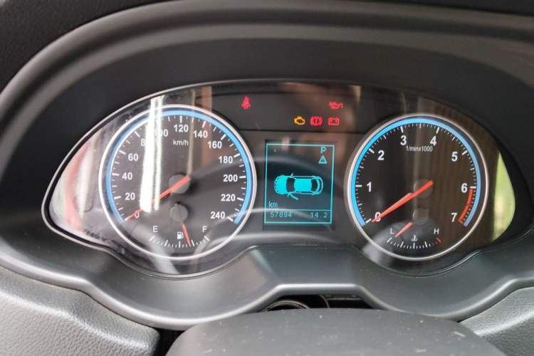Used Brilliance V5 2012 1.5T Automatic Two-Wheel Drive Sport Version Instrument Cluster