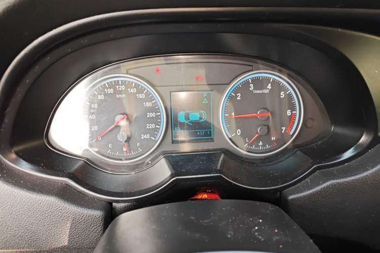 Used Brilliance V5 2012 1.5T Automatic Two-Wheel Drive Sport Version Instrument Cluster