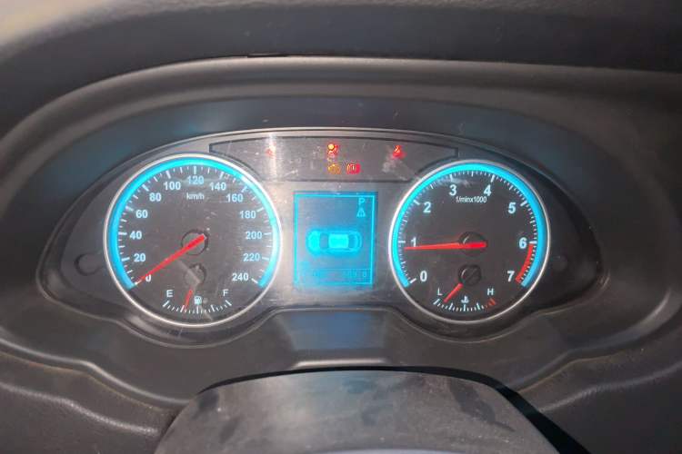Used Brilliance V5 2012 1.5T Automatic Two-Wheel Drive Sport Version Instrument Cluster