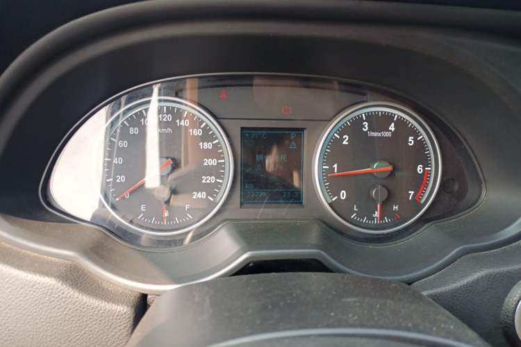 Used Brilliance V5 2012 1.5T Automatic Two-Wheel Drive Luxury Version Instrument Cluster
