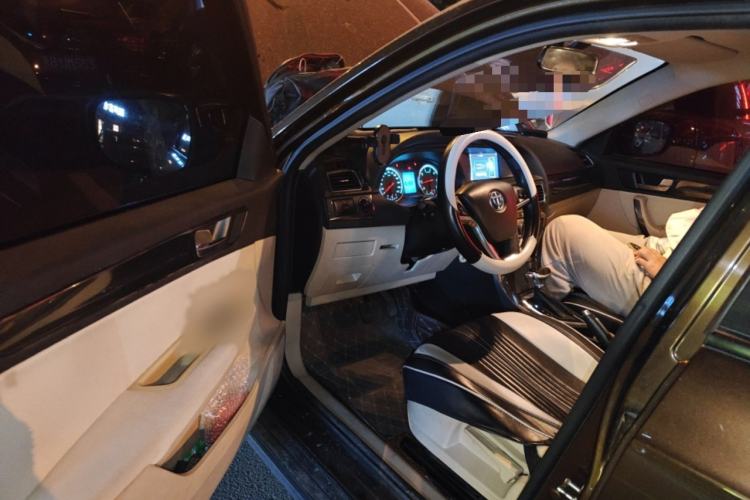 Used Brilliance V5 2012 1.6L Automatic Comfort Edition Interior 3