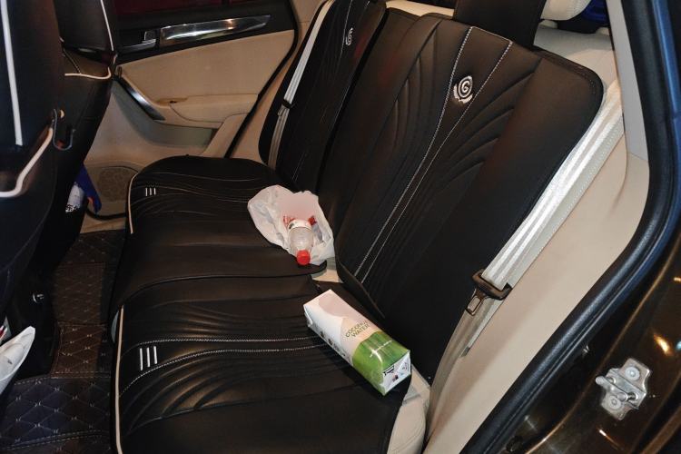 Used Brilliance V5 2012 1.6L Automatic Comfort Edition Interior 4
