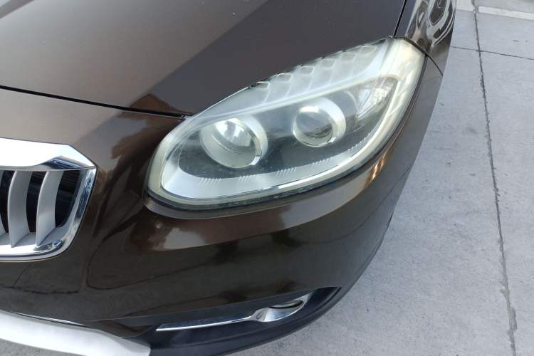 Used Brilliance V5 2012 1.5T Manual Two-Wheel Drive Luxury Version Left Front Headlight
