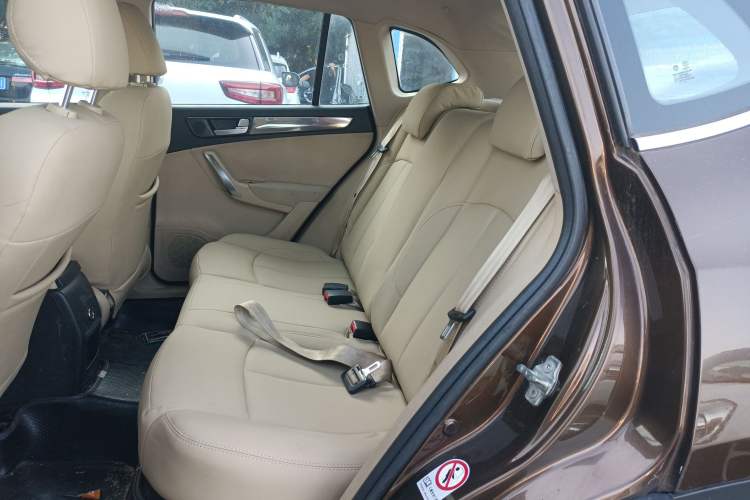 Used Brilliance V5 2012 1.5T Manual Two-Wheel Drive Luxury Version Left Rear Seat