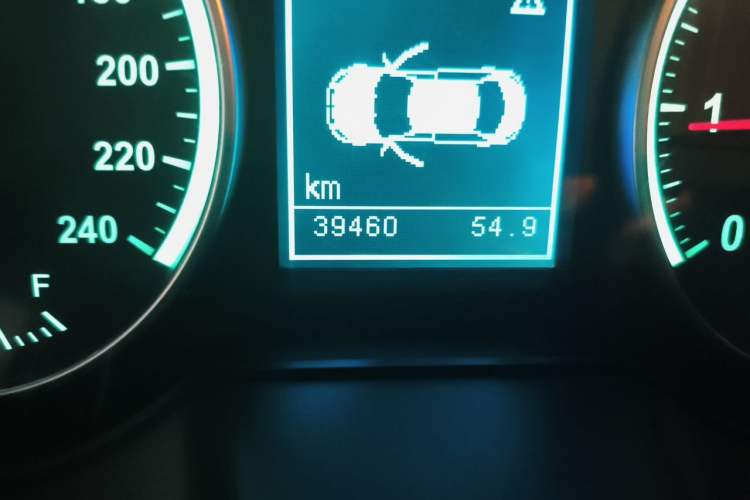 Used Brilliance V5 2012 1.5T Automatic Two-Wheel Drive Luxury Version Odometer Close Up