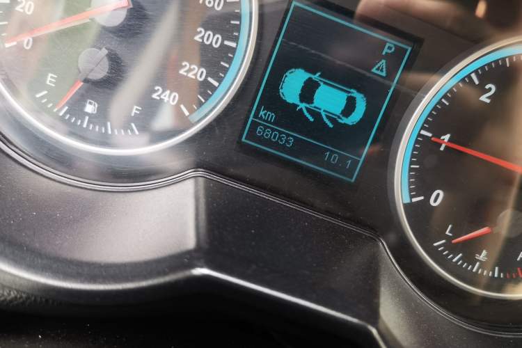 Used Brilliance V5 2012 1.5T Automatic Two-Wheel Drive Sport Version Odometer Close Up