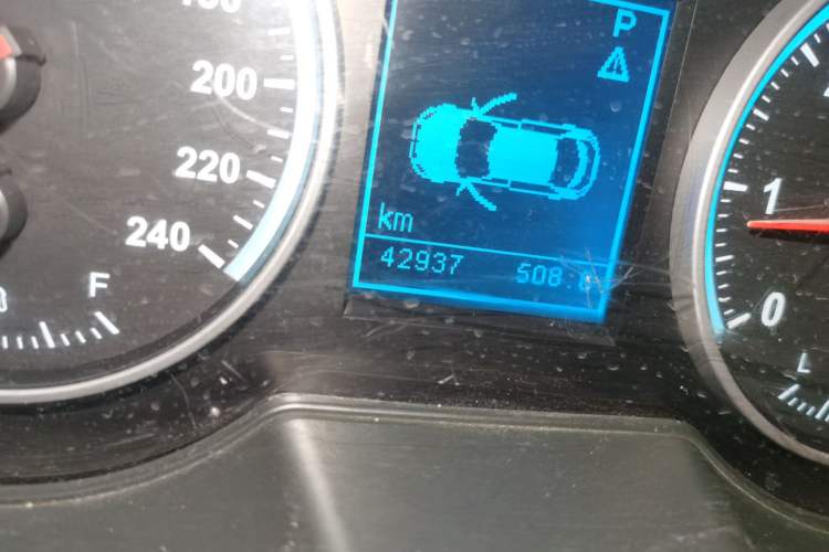 Used Brilliance V5 2012 1.6L Automatic Luxury Version Odometer Close Up