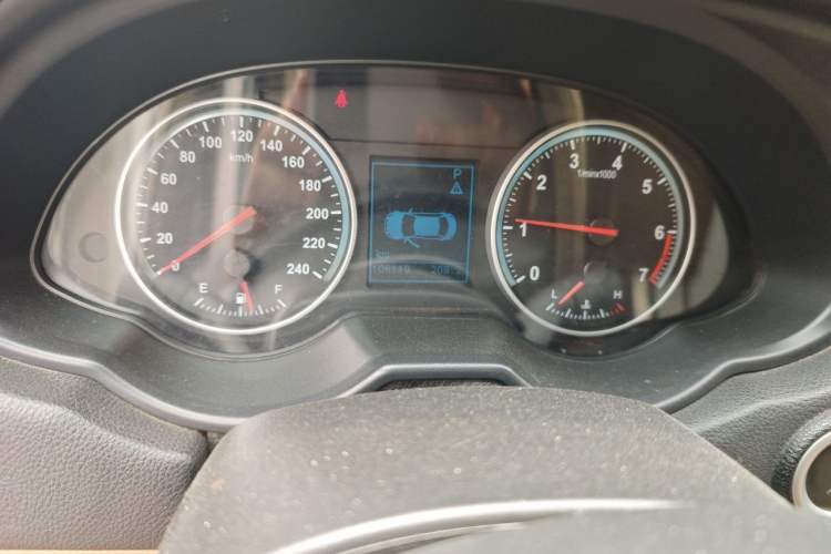 Used Brilliance V5 2012 1.6L Automatic Luxury Version Odometer Close Up