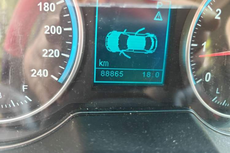 Used Brilliance V5 2012 1.5T Automatic Two-Wheel Drive Sport Version Odometer Close Up