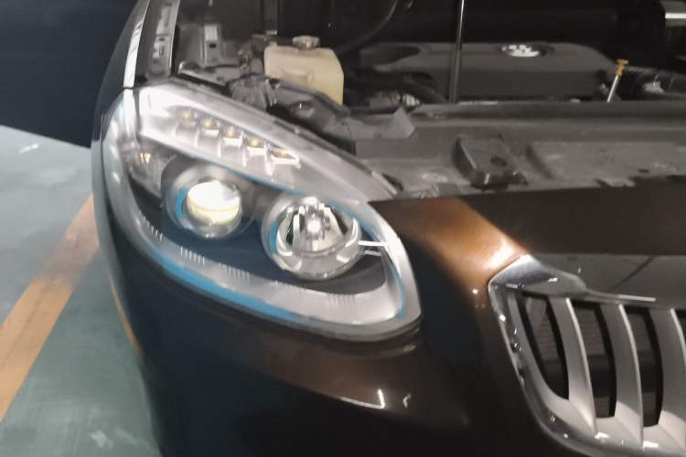 Used Brilliance V5 2012 1.5T Automatic Two-Wheel Drive Luxury Version Right Front Headlight